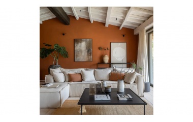 Цвят теракота в хола: топлина, която създава атмосфера